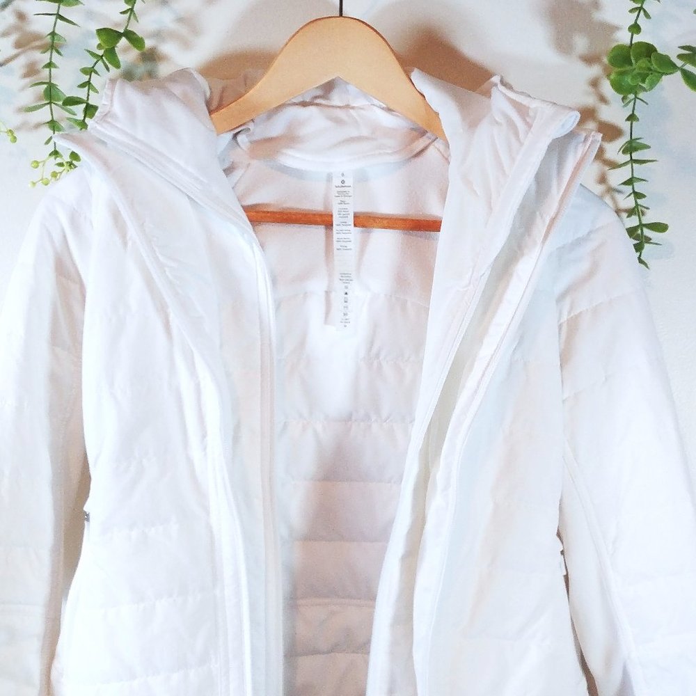Lululemon "Another Mile Jacket" White/ Like New/ Size 6